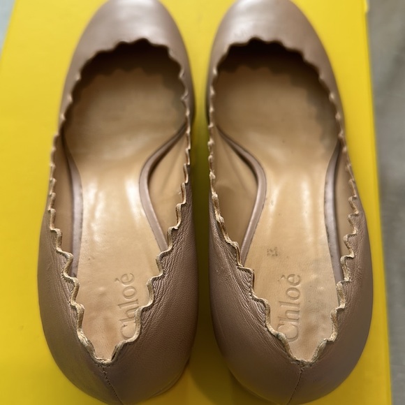 Chloe Lauren Scalloped Leather Pumps - Size 37.5 (US 7.5) - Picture 5 of 10